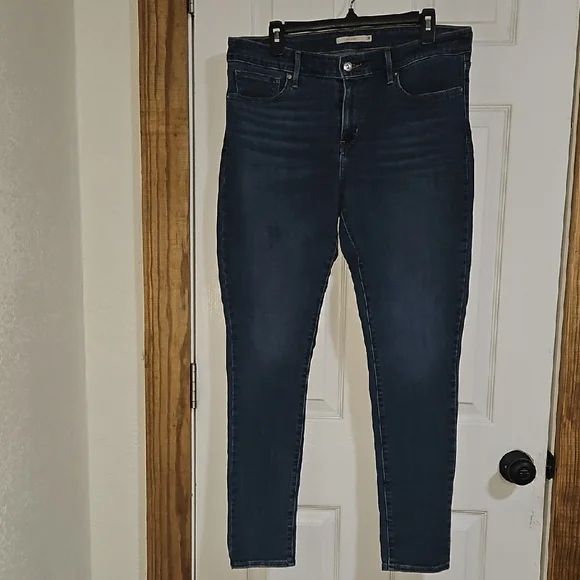 Levi's Women's Dark Indigo Skinny Jeans - Picture 1 of 3